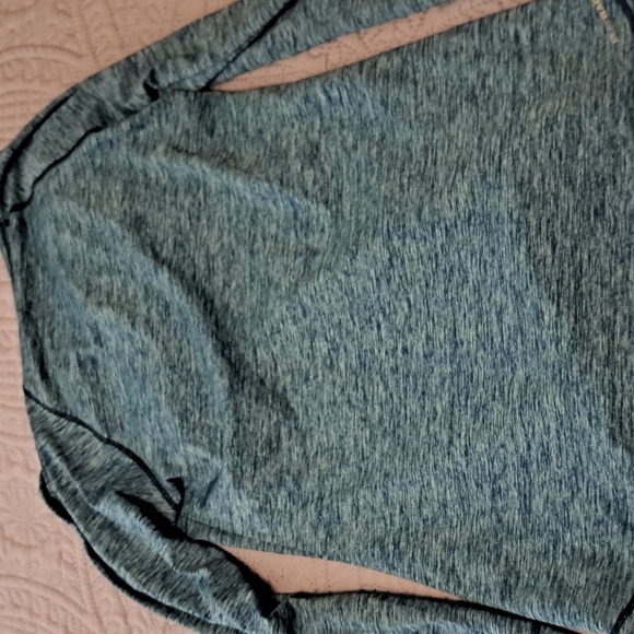 Reebok blue cowl neck top with thumb holes, size medium. - Picture 4 of 4